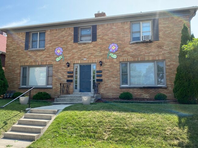 Building Photo - 6643 W Lisbon Ave Unit 1