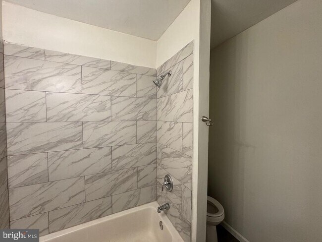 Photo - 52 W Basin St