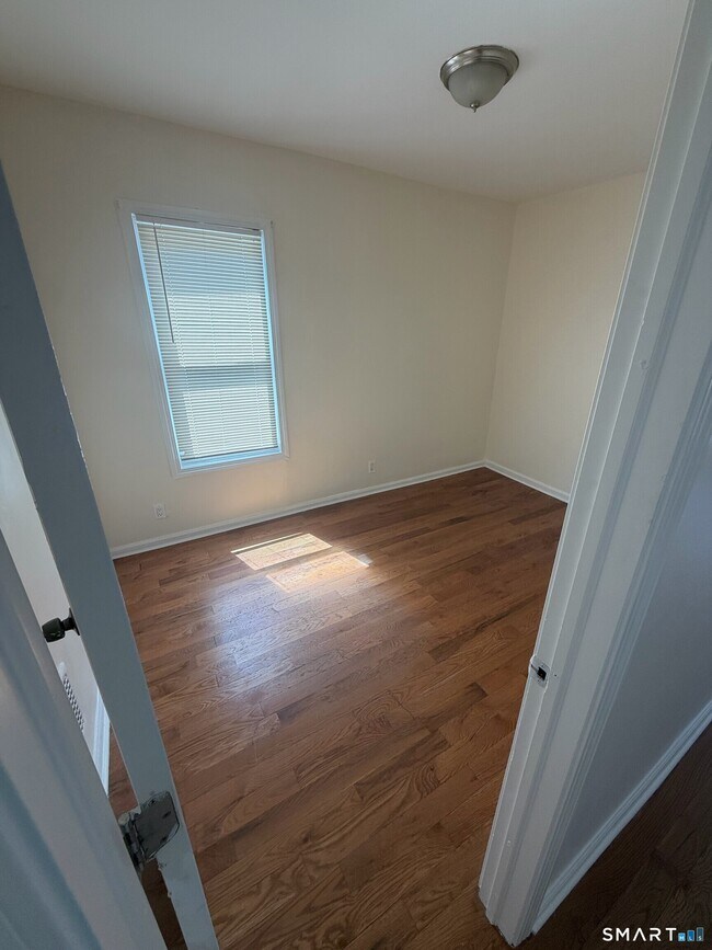 Photo - 304 Poplar St