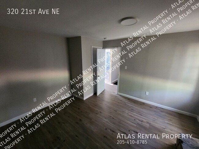 Photo - 320 21st Ave NE