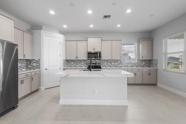 Building Photo - 14192 Lacebark Ln