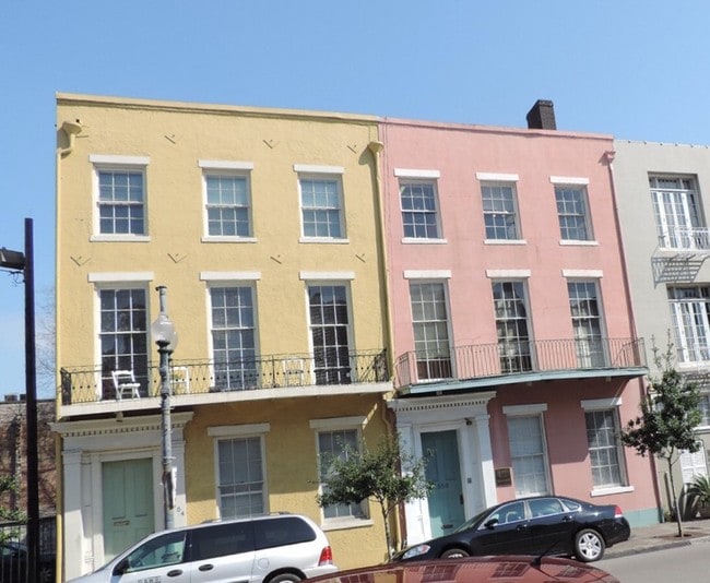 854 Camp St Unit C Apartment For Rent In New Orleans La Forrent Bldg On The Left 854 Camp St Unit C Rental
