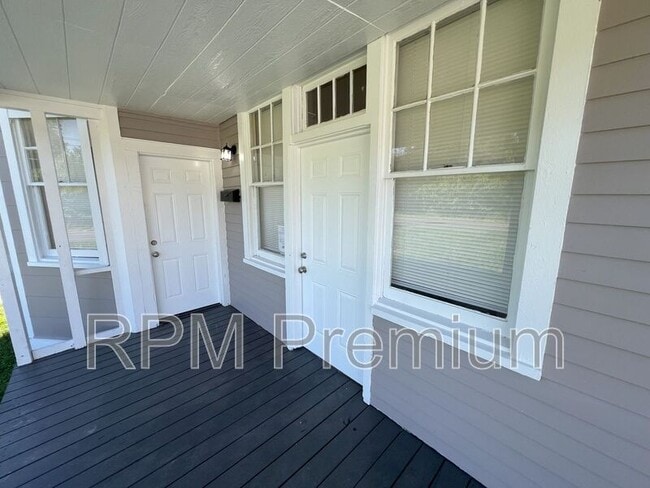 Photo - 2914 Convention St