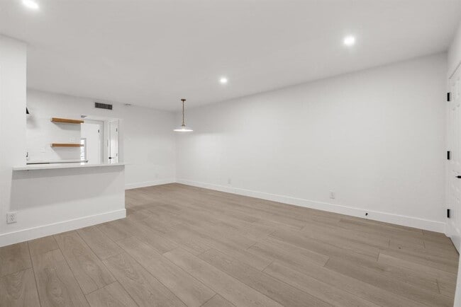 Photo - 505 W 7th St Unit 307