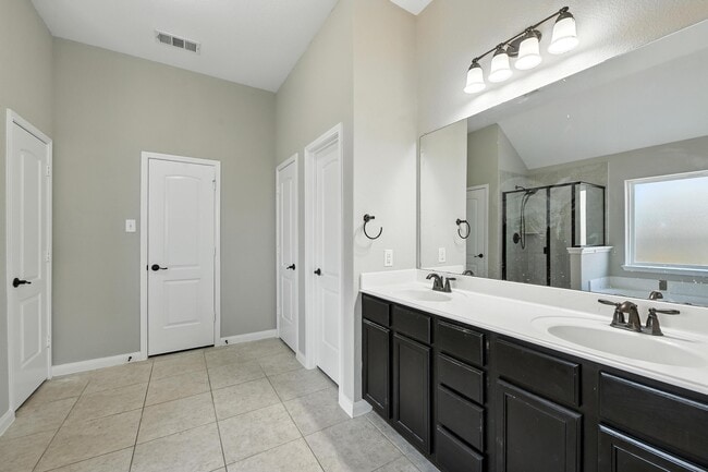 Building Photo - 2401 Fall Leaf Ct Rental