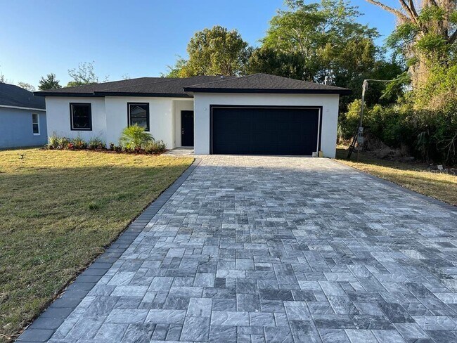 Front of House - 208 E 16th St