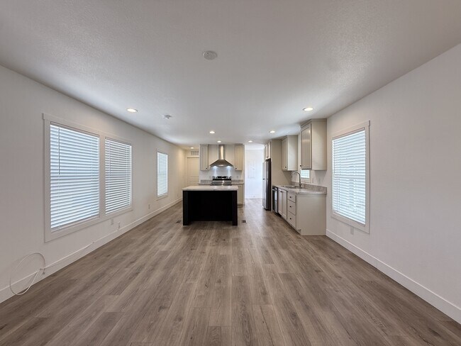 Photo - 2060 N Center St