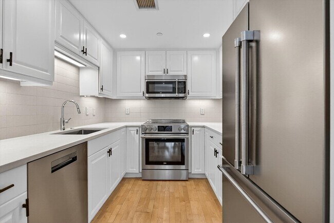Building Photo - 10 Bowdoin St Unit 202 Rental