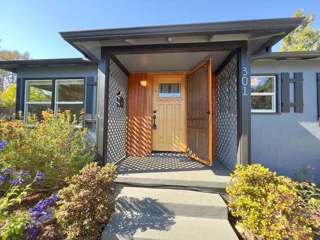 Building Photo - MON301 Unit Main House