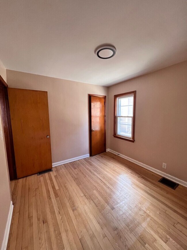 Photo - 1300-1302-1302 E Howard Ave Unidad 1300-Lower