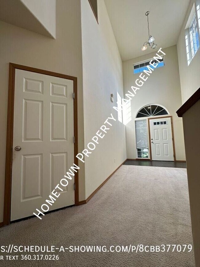 Beautiful 3 bedroom with Bonus Room West... House House Rental in