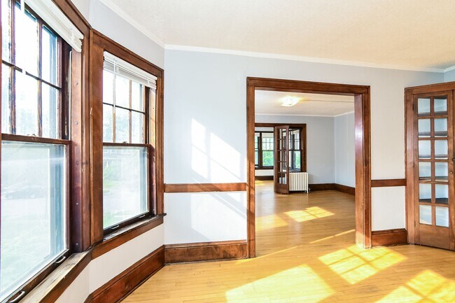 Photo - 509 6th St SE Unit 2