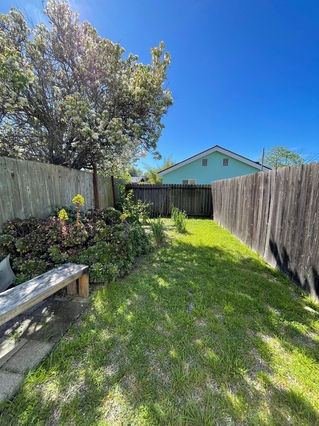 Photo - 2 Bedroom/1 Bath Upper Unit Unidad 6225