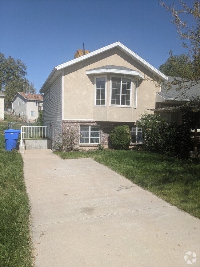 Building Photo - 964 W 4375 S Rental