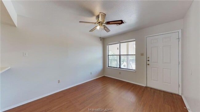 Photo - 307 Manuel Dr