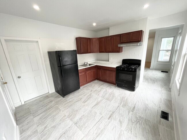 Building Photo - 117 Lloyd St Unit 1 Rental