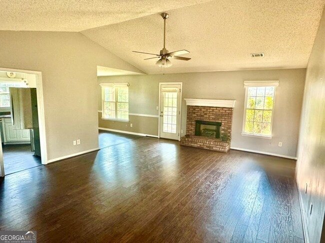 Photo - 211 Lucas Way