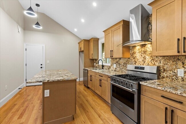 Building Photo - 31 Woodale Ave Unit 3