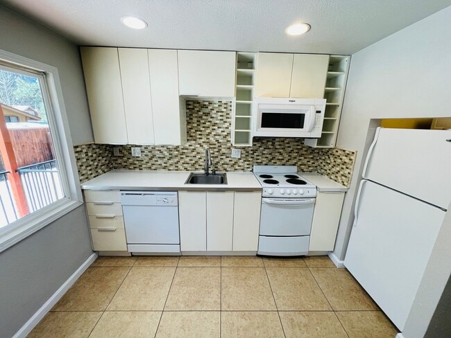 Photo - Pet friendly 1 bedroom unit with washer/dr... Unidad 1