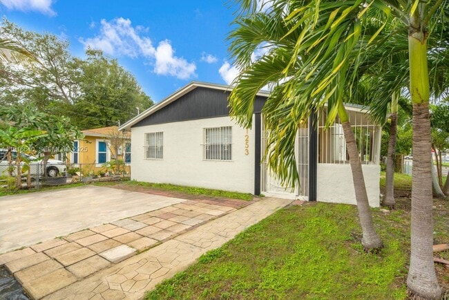 Building Photo - 1253 NW 44th St