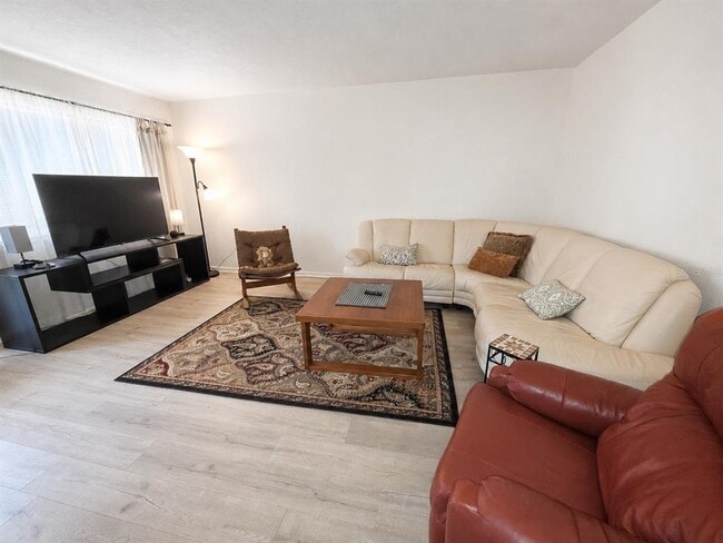8454 111th St N Unit 104