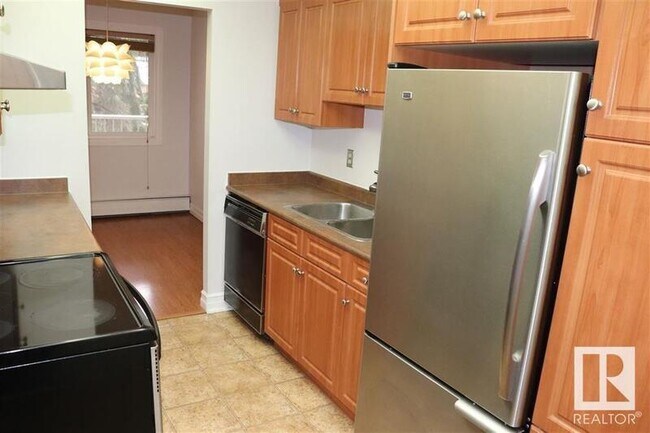 Photo - 8149-8111 111 St NW Unit 202
