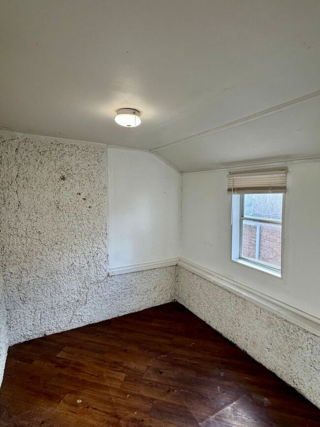 Photo - For Rent 4 Bedroom 1 Bath Field Club Row House