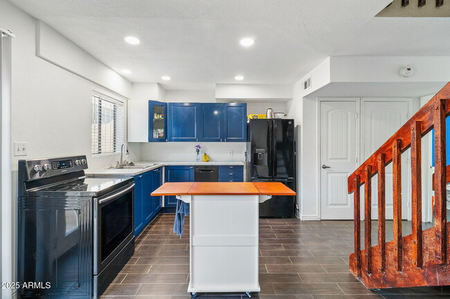 Photo - 2724 W McLellan Blvd