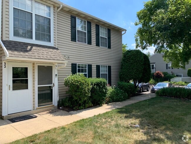 Building Photo - 32 Meadow Ln Unit 3B Rental