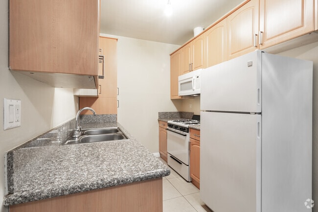 1BR, 1BA – 890 SF - #111