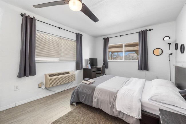 Photo - 2103 W State St