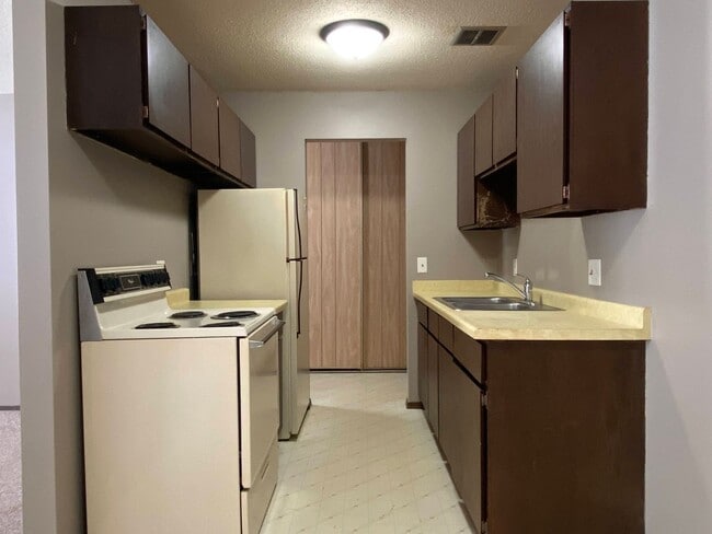 Photo - Riverview Apartments