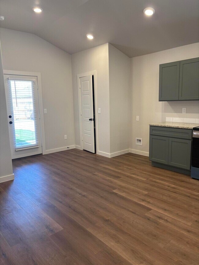 Photo - 2119 Langford Ave