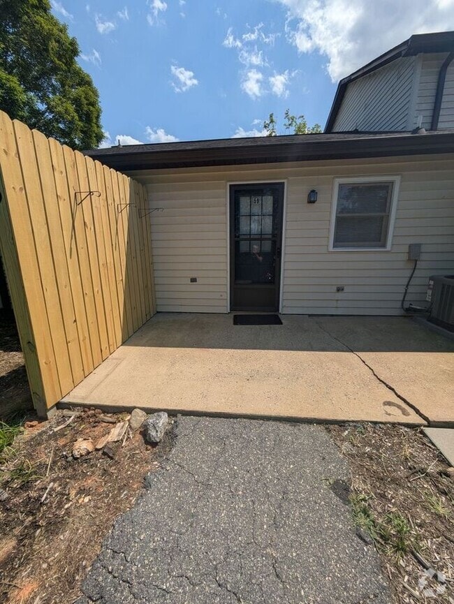 Building Photo - 2BD/1B End Unit 59 Rental