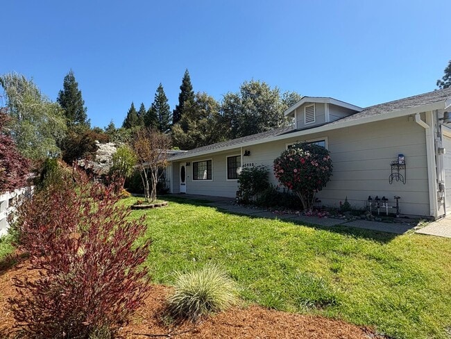 Building Photo - Your Private Escape – Charming Ranch-Style Home with Room to Breathe!