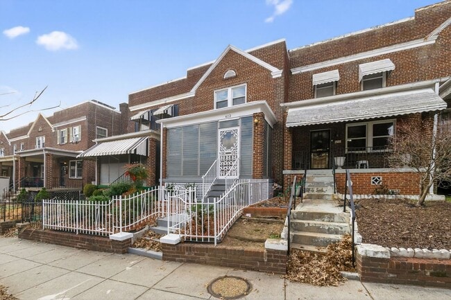 Photo - Newly Renovated 5BR/2BA Rowhome