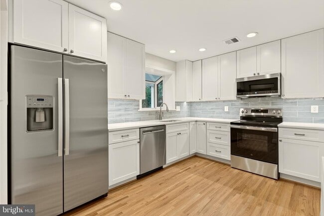 Photo - 2375 N Vernon St