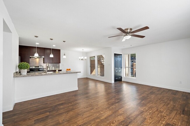 Photo - $500 OFF? Yes, Please! Find Your New Home ... Unit APF2