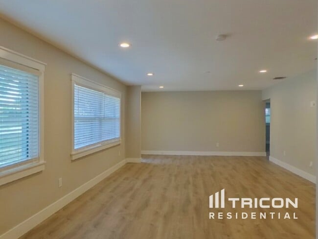 Photo - 3900 52nd St N