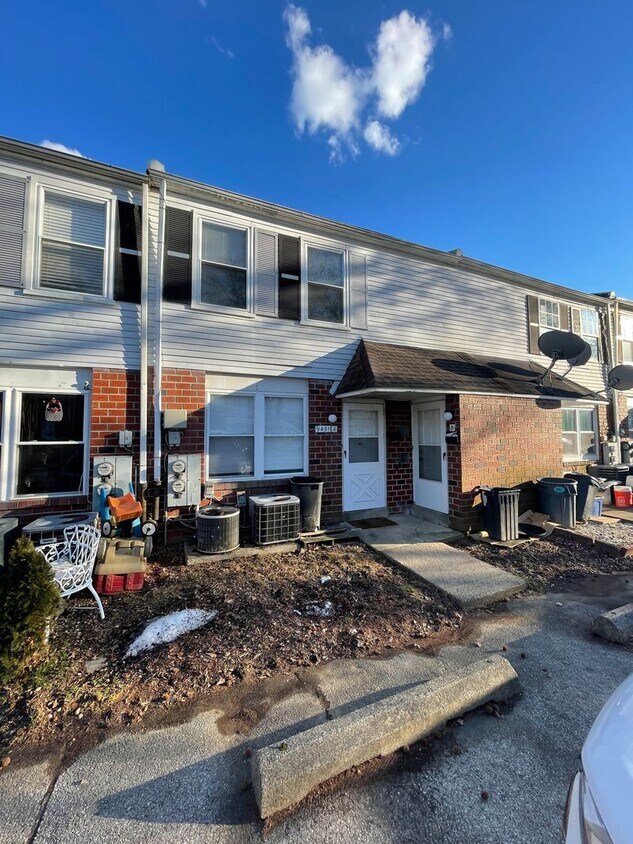2 BED 1 BATH 1ST FLOOR APARTMENT - 2 BED 1 BATH 1ST FLOOR APARTMENT