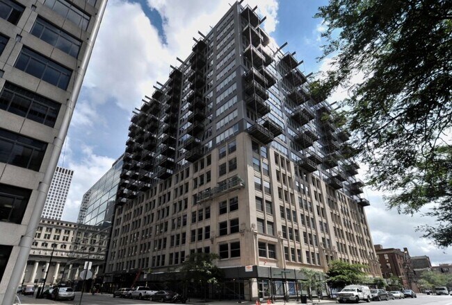 Building Photo - 565 W Quincy St Unit 1505 Rental