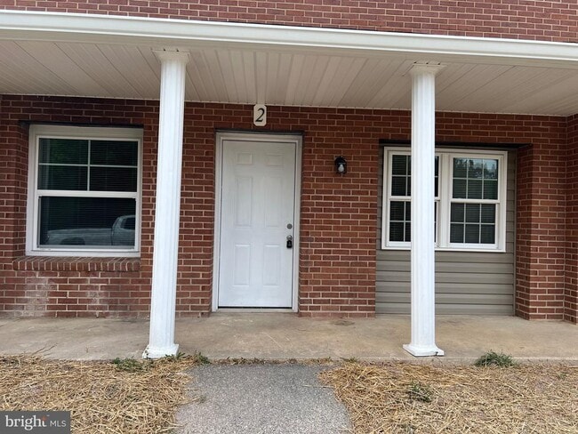 Building Photo - 50 Briarwood Ln Unit 2 Rental