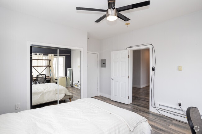 Bedroom Unit 300 1BR 1 BA 750 SF