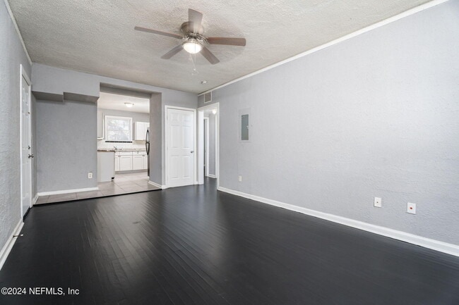 Photo - 2906 Silver St