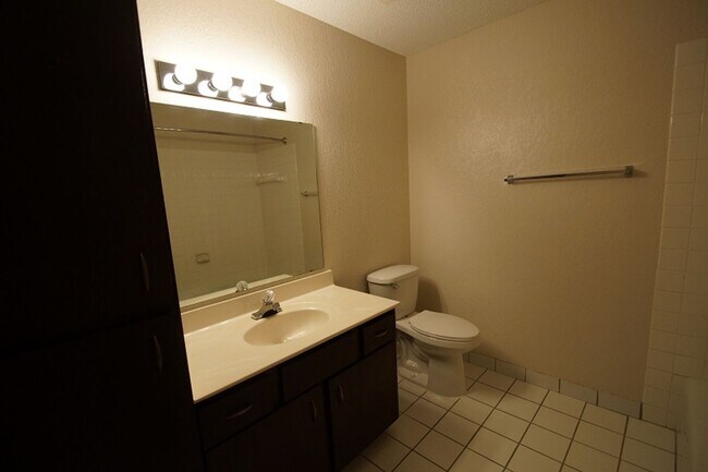 Photo - Charming One-Bedroom with Fountain-View Balcony Unidad 210