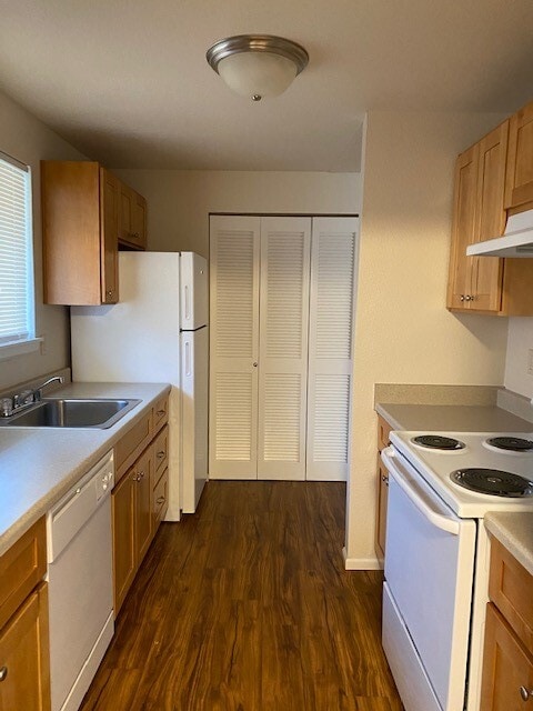 Photo - Golden Terrace Apartments