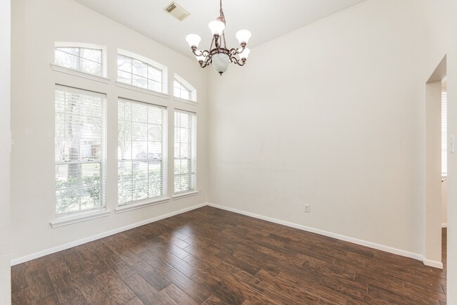 Building Photo - 910 Presley Way