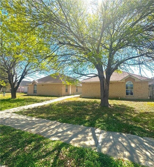 Building Photo - 2514 Cervantes Ave Unit 4 Rental