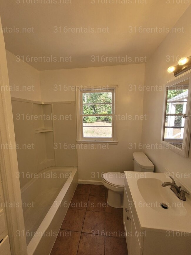 Photo - $1,050 - 3 bedroom/ 1 bathroom - Single Family Home