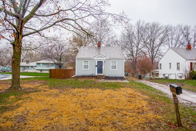 This Single Family Home In Grandview Is Re... - This Single Family Home In Grandview Is Re...